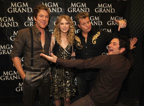 Rascal Flatts’ Gary LeVox Shares Throwback Performance  Of “What Hurts The Most” With Taylor Swift