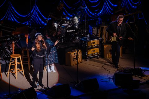 Vince Gill Launches Four-Night Ryman Residency With Marathon Set