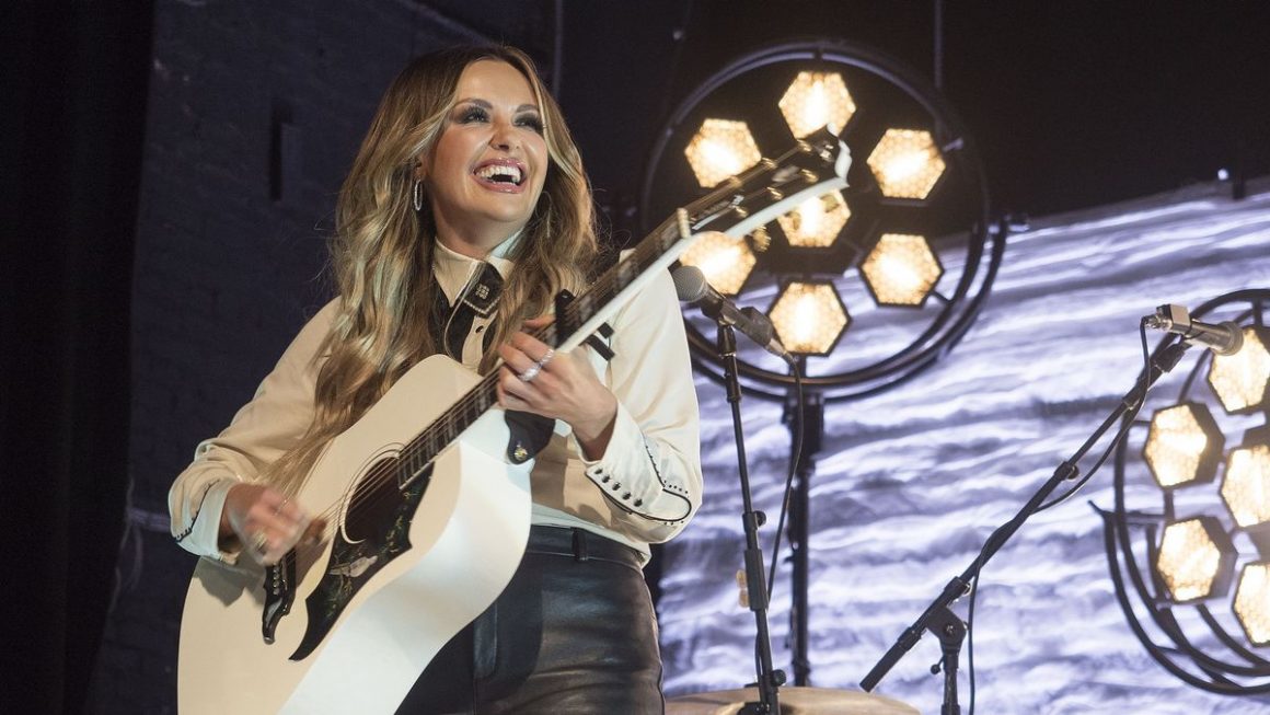 Carly Pearce Talks Unexpected Encounter With Kenny Chesney’s Mom