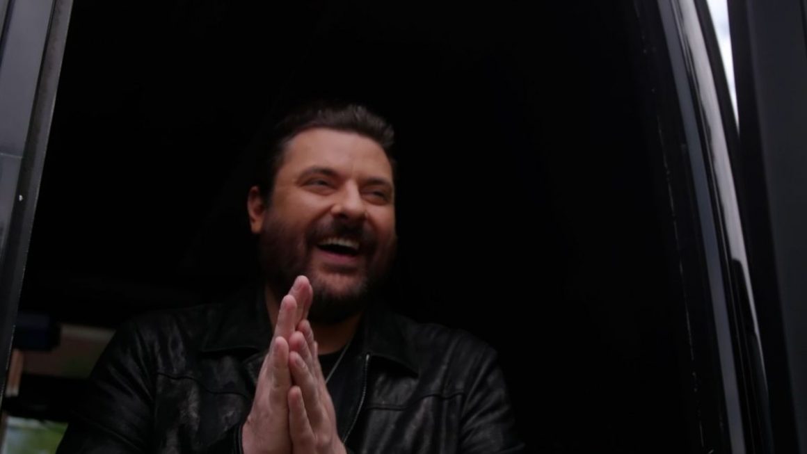 Premiere: Chris Young Featured in CMT’s New Digital Series “CMT Stages”