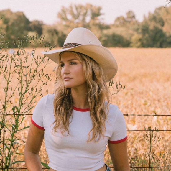CMT Premiere: Sarah Ames Proves That Country Living Is More Than A Mentality, But A “Heart Thing”