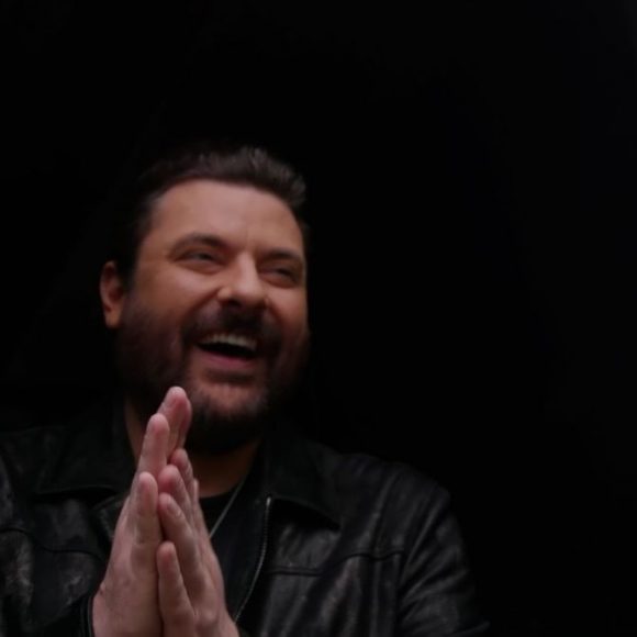 Premiere: Chris Young Featured in CMT’s New Digital Series “CMT Stages”